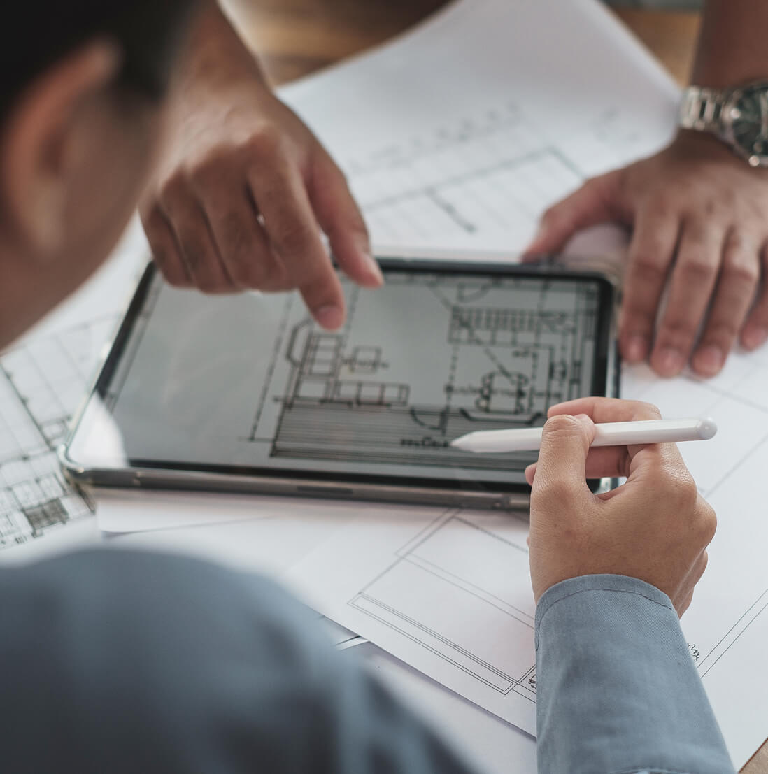 Architekturzeichnung prüfen – BOS Projektmanagement GmbH