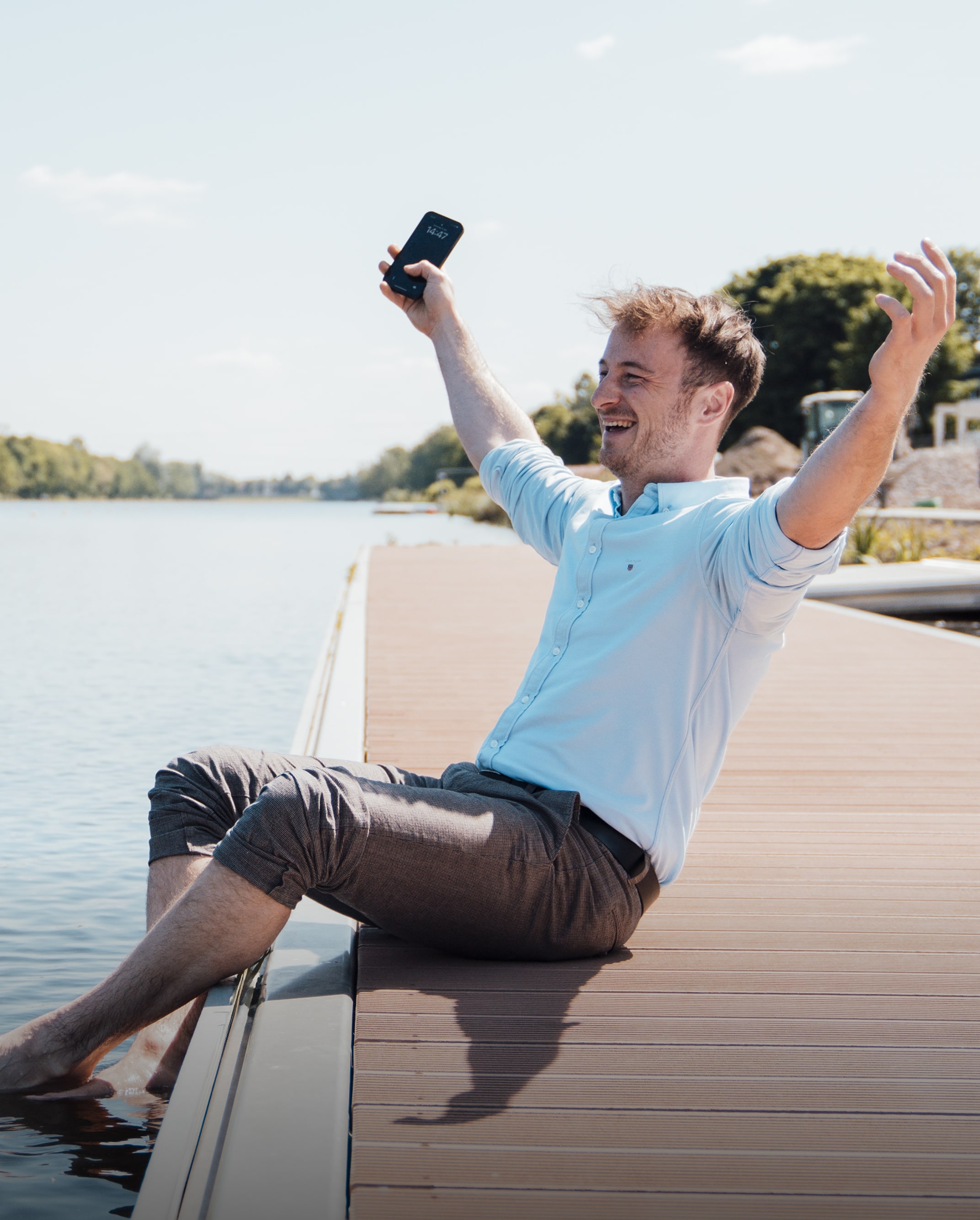 Mitarbeiter am See – BOS Projektmanagement GmbH zeigt Work-Life-Balance